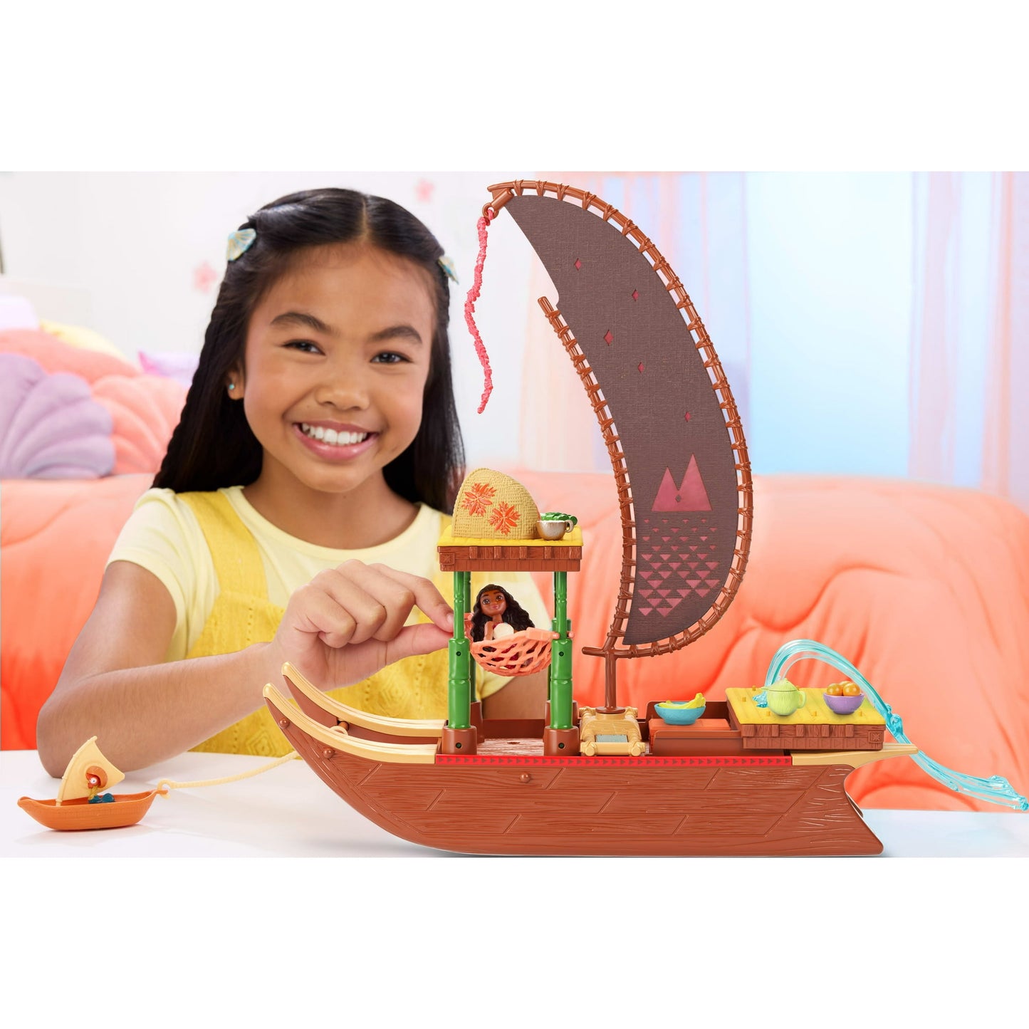 Disney Moana 2 Toys, MoanaÕs Adventure Canoe Playset with 1 Small Doll, 1 Canoe & 10 Accessories