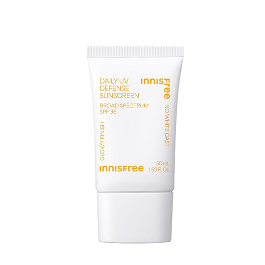 A lightweight, water-based sunscreen delivers invisible protection with Broad Spectrum SPF 36.
Infused with green tea & sunflower seed oil.
The watery formula blends easily, leaving a non-white cast finish and a fresh glow."