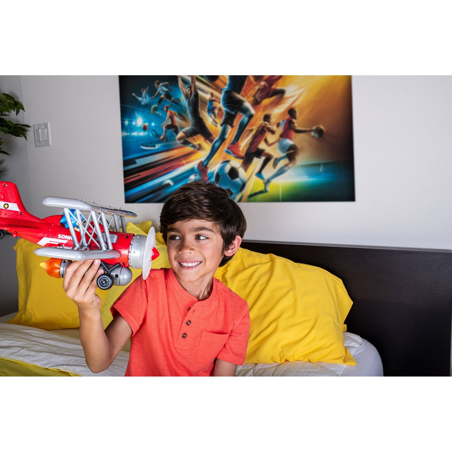 Sonic Tornado Biplane 2.5 inch Action Figure Playset with Sounds and Motorized Propeller